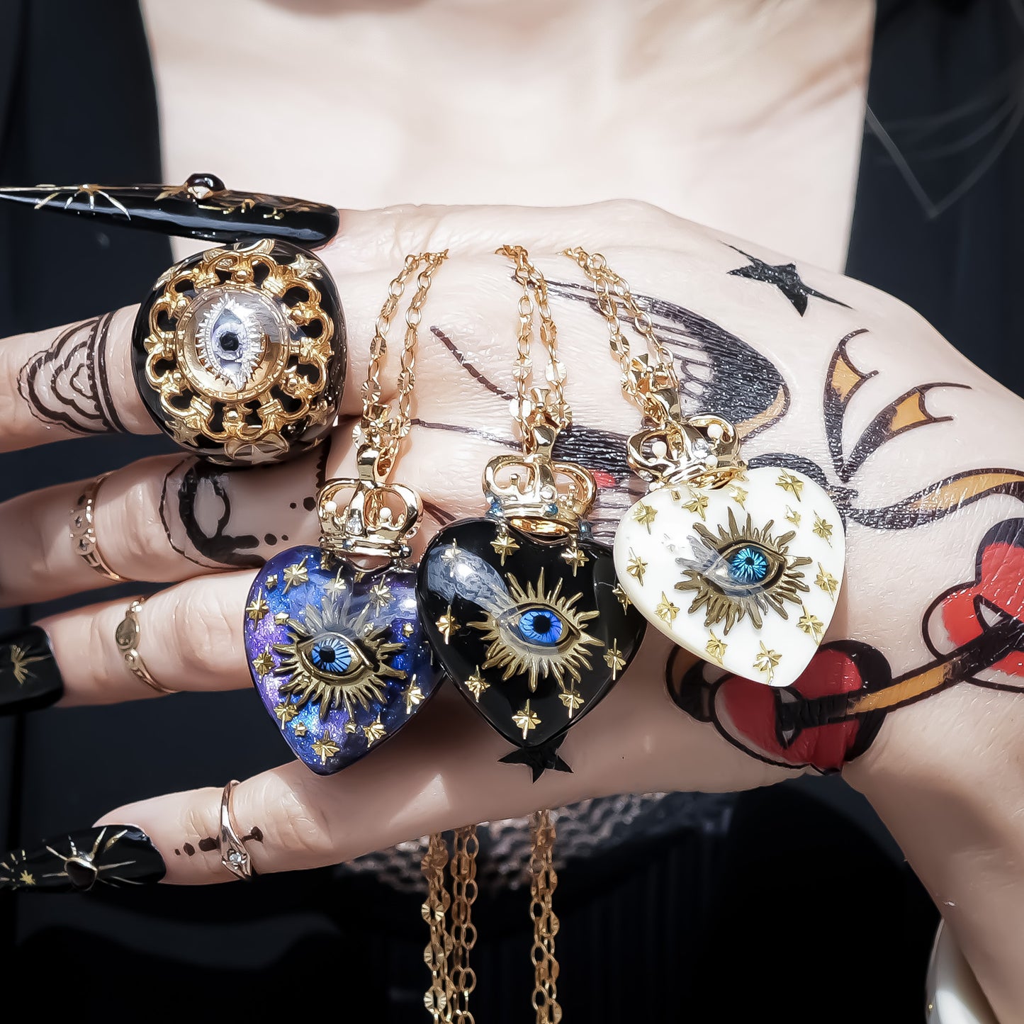 EYE BIG HEART NECKLACE / WHITE