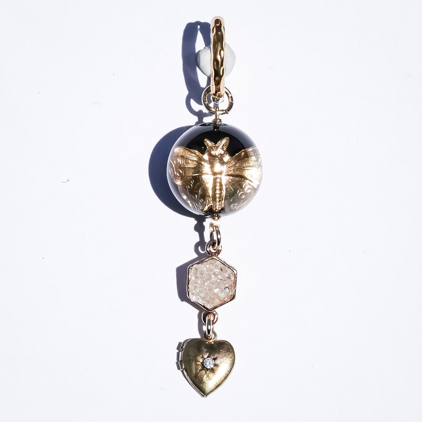 BUTTERFLY EARRINGS / ROUND / BLACK (single)
