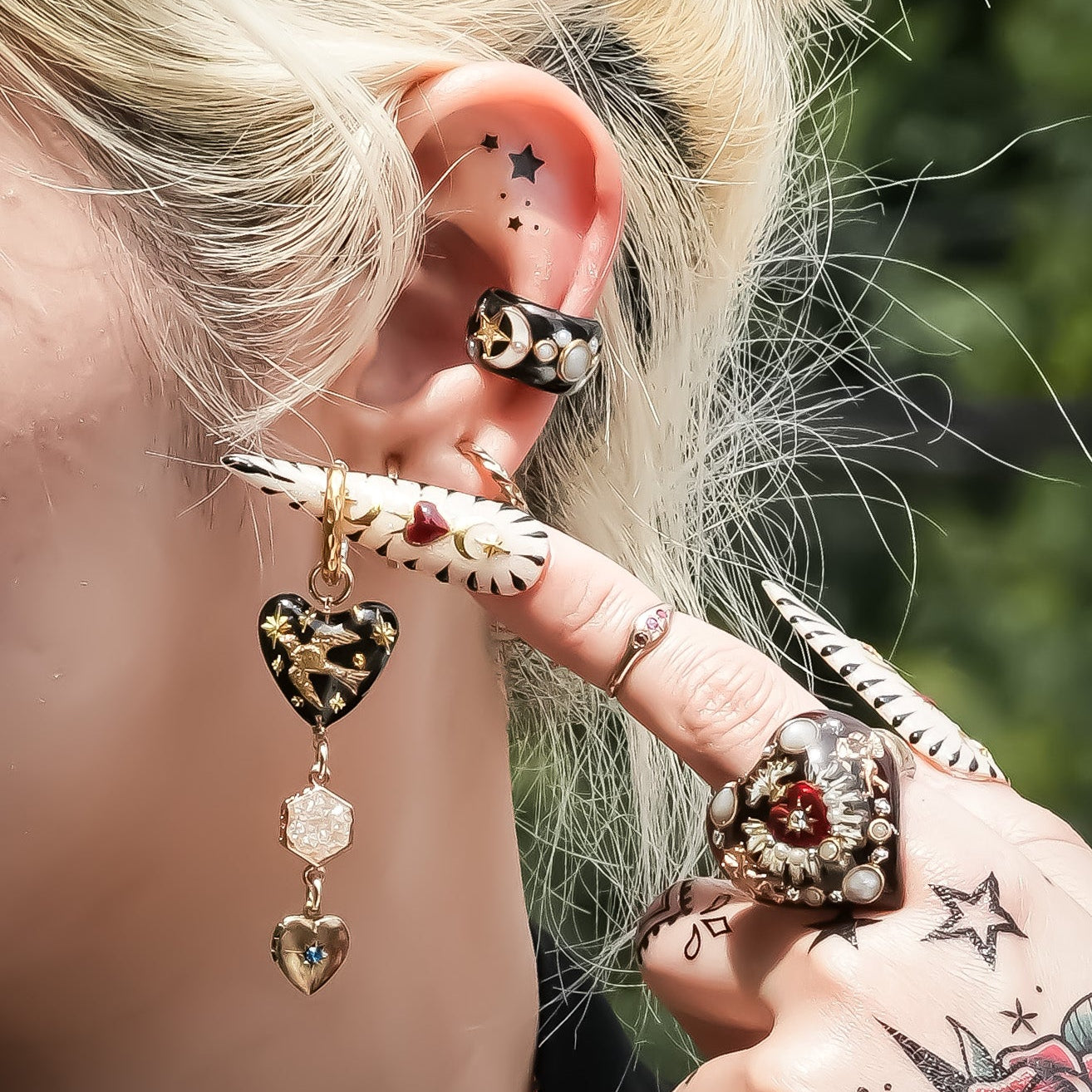BIRD EARRINGS / HEART / BLACK (single)