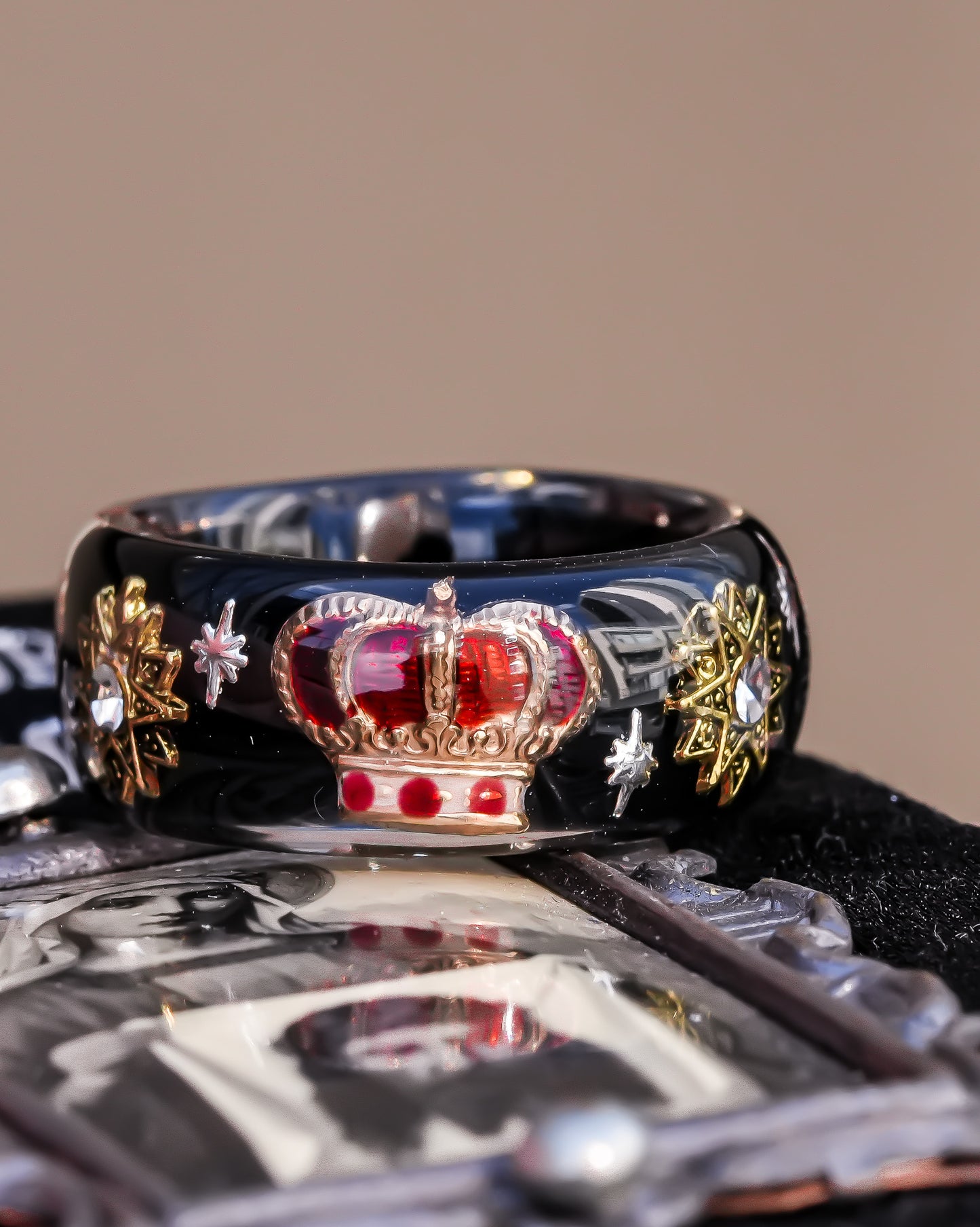 Royal destiny crown ring - black × red / #8