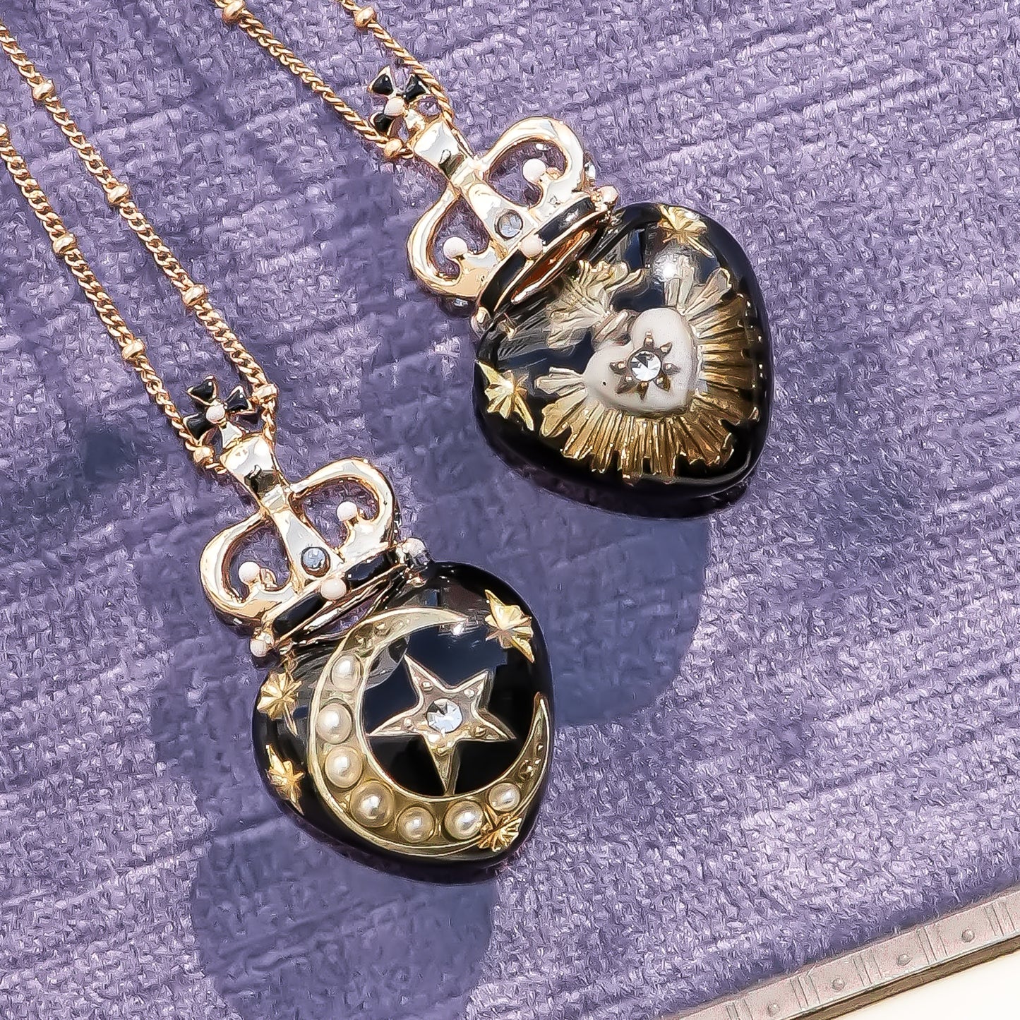Royal sacred heart necklace - black × gold