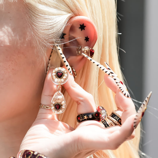 LOVE  EARRINGS / MEMENTO MORI / CLEAR