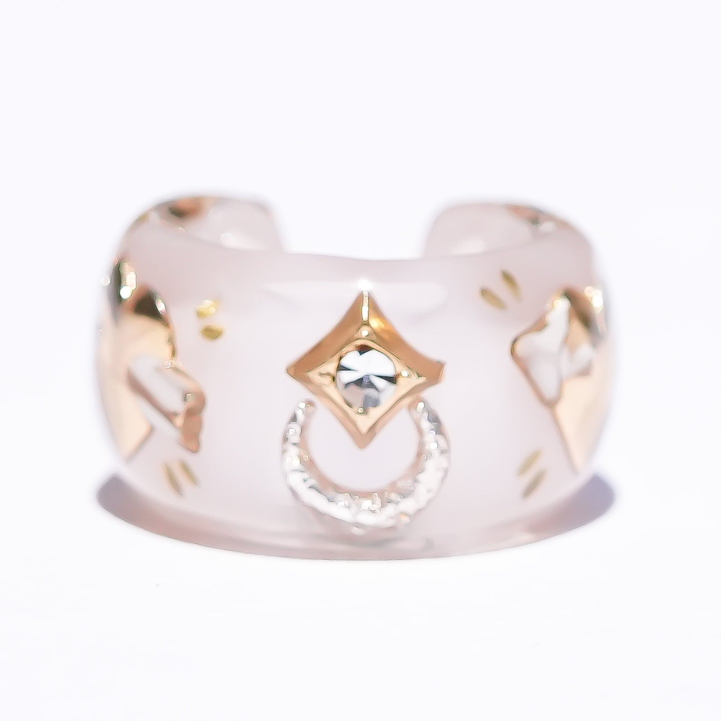 LOVE EARCUFF / ARROW HEART / SMOKY PINK
