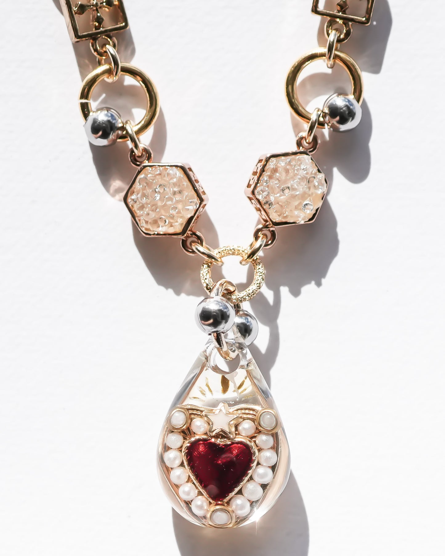 LOVE NECKLACE / DROP / CLEAR / RED