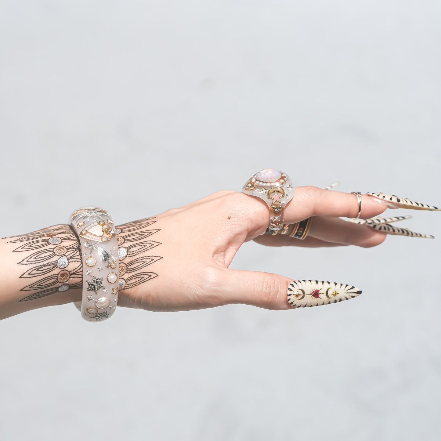 LOVE BRACELET / HEART / SMOKY PINK / WHITE