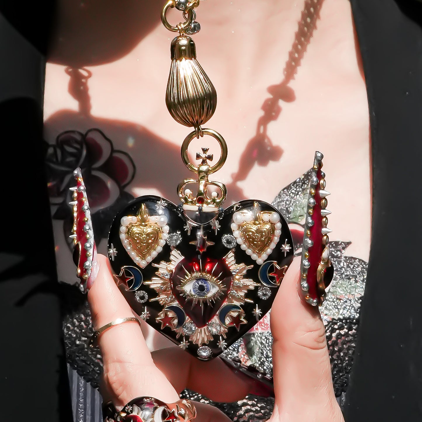 Sacred Heart Eye Necklace - Black × Red Majesty / Large