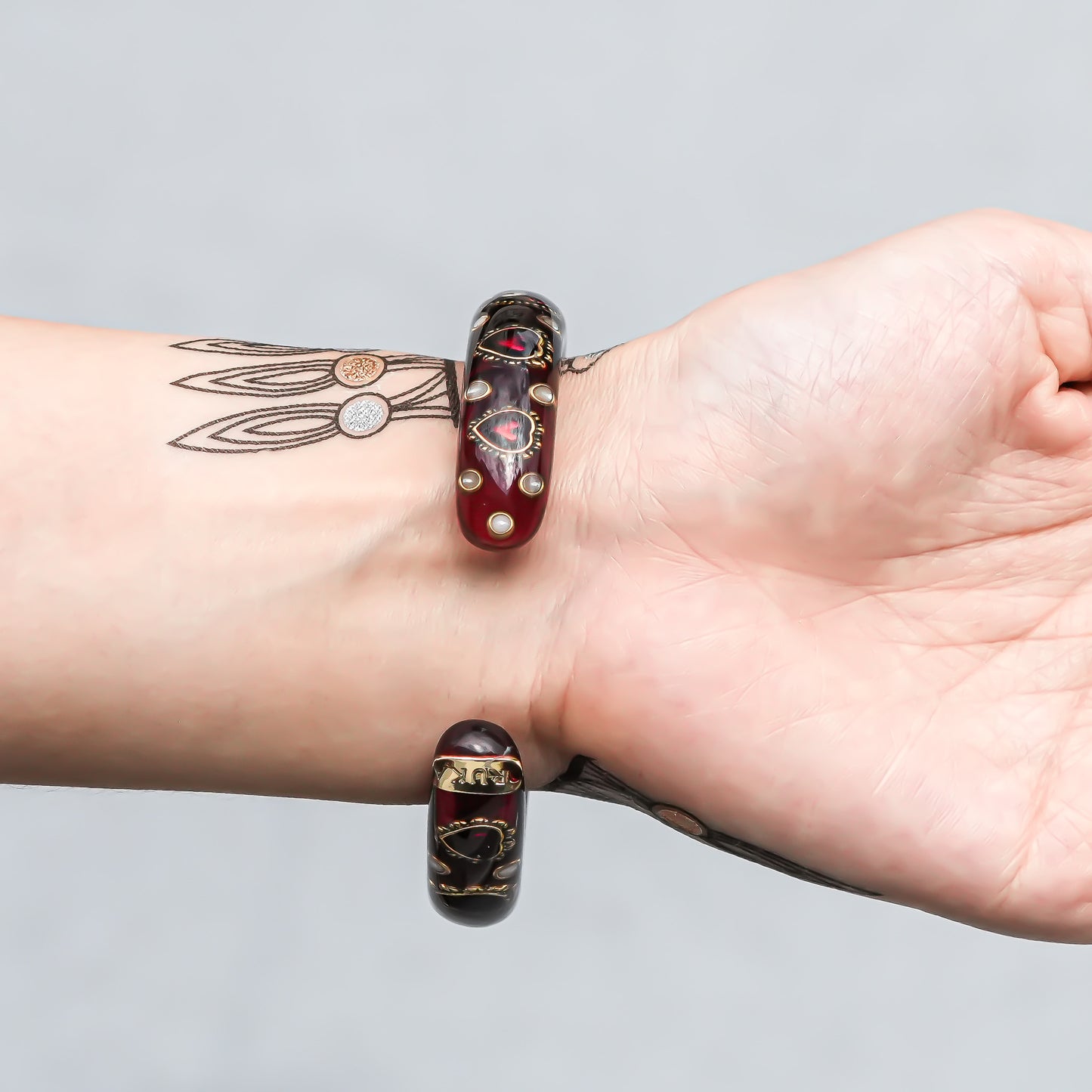 LOVE BRACELET / ARROW HEART / LION / RED