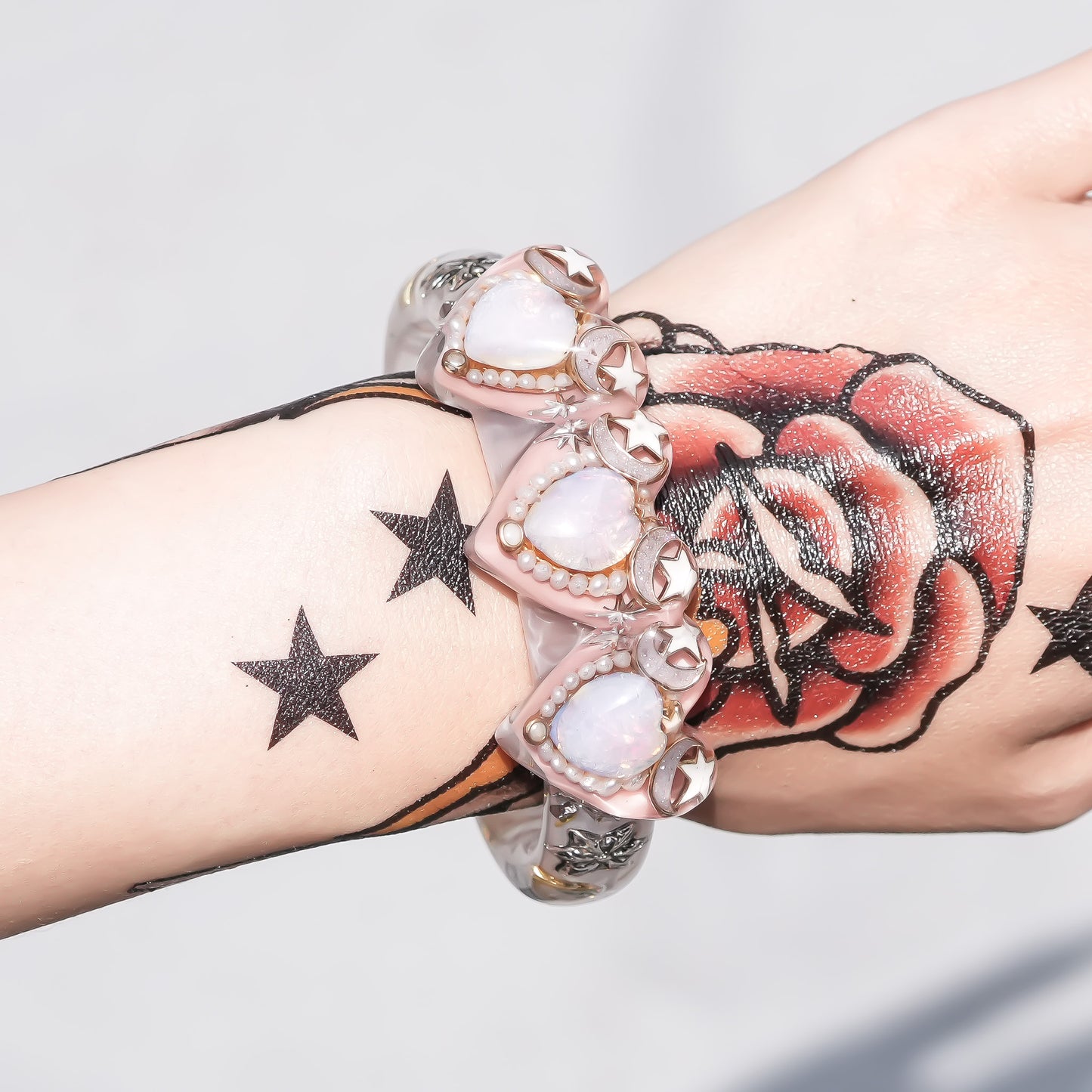 LOVE BRACELET / TRIPLE HEART / SMOKY PINK / PINK OPAL
