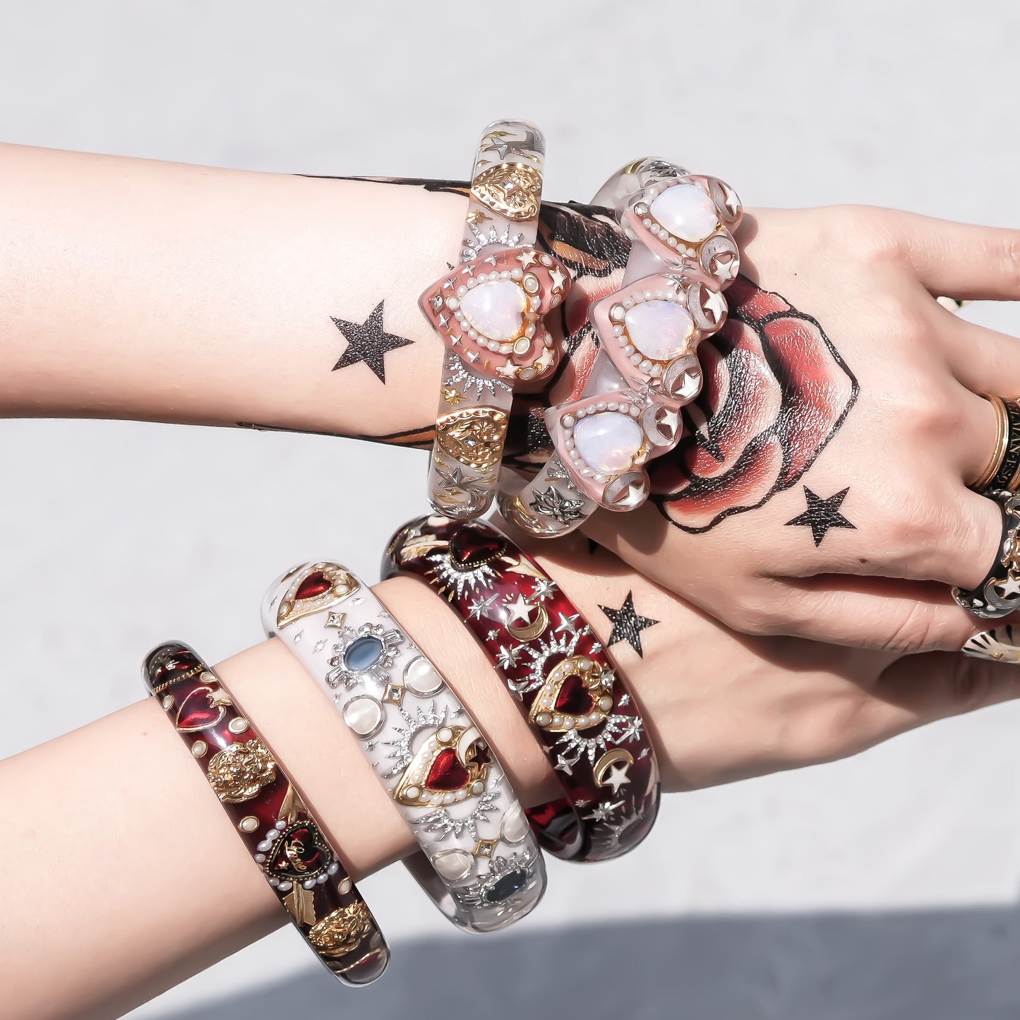 LOVE BRACELET / HEART / SMOKY GRAY