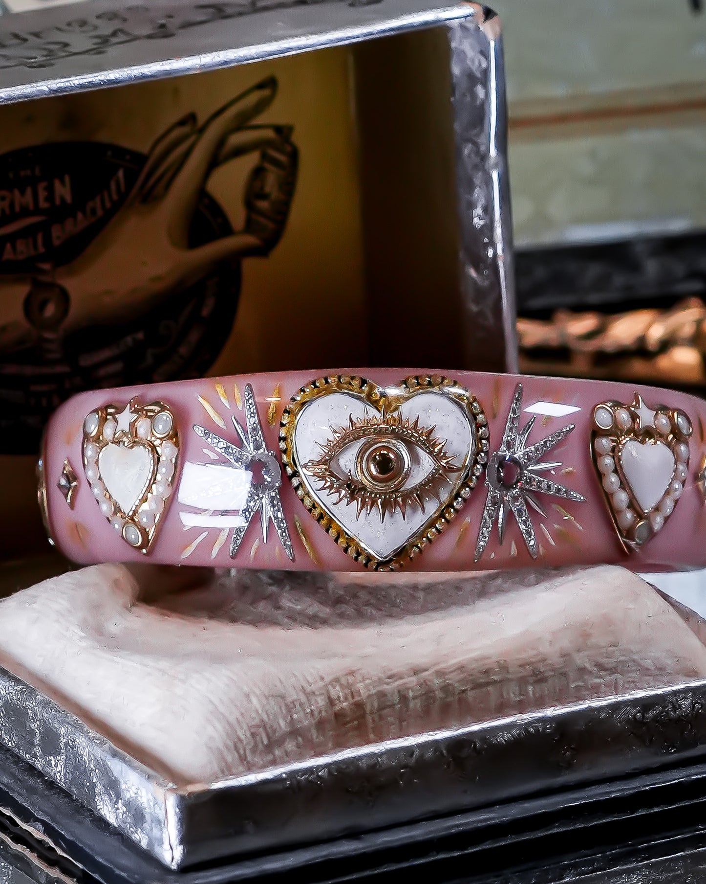 LOVE BRACELET / EYE / WHITE HEART / SMOKY PINK
