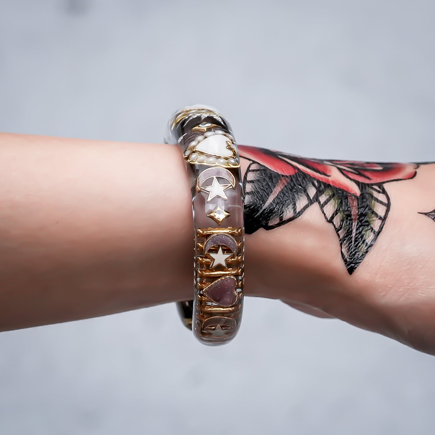 LOVE BRACELET / WHITE HEART / GRAY