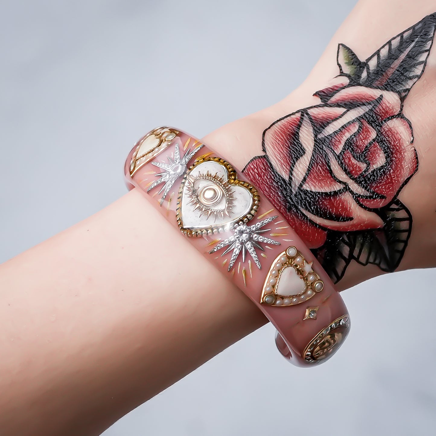 LOVE BRACELET / EYE / WHITE HEART / SMOKY PINK