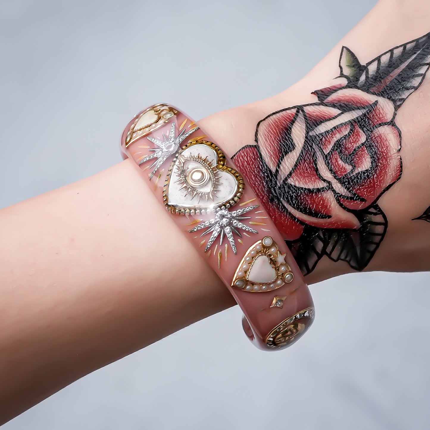 LOVE BRACELET / EYE / WHITE HEART / SMOKY PINK