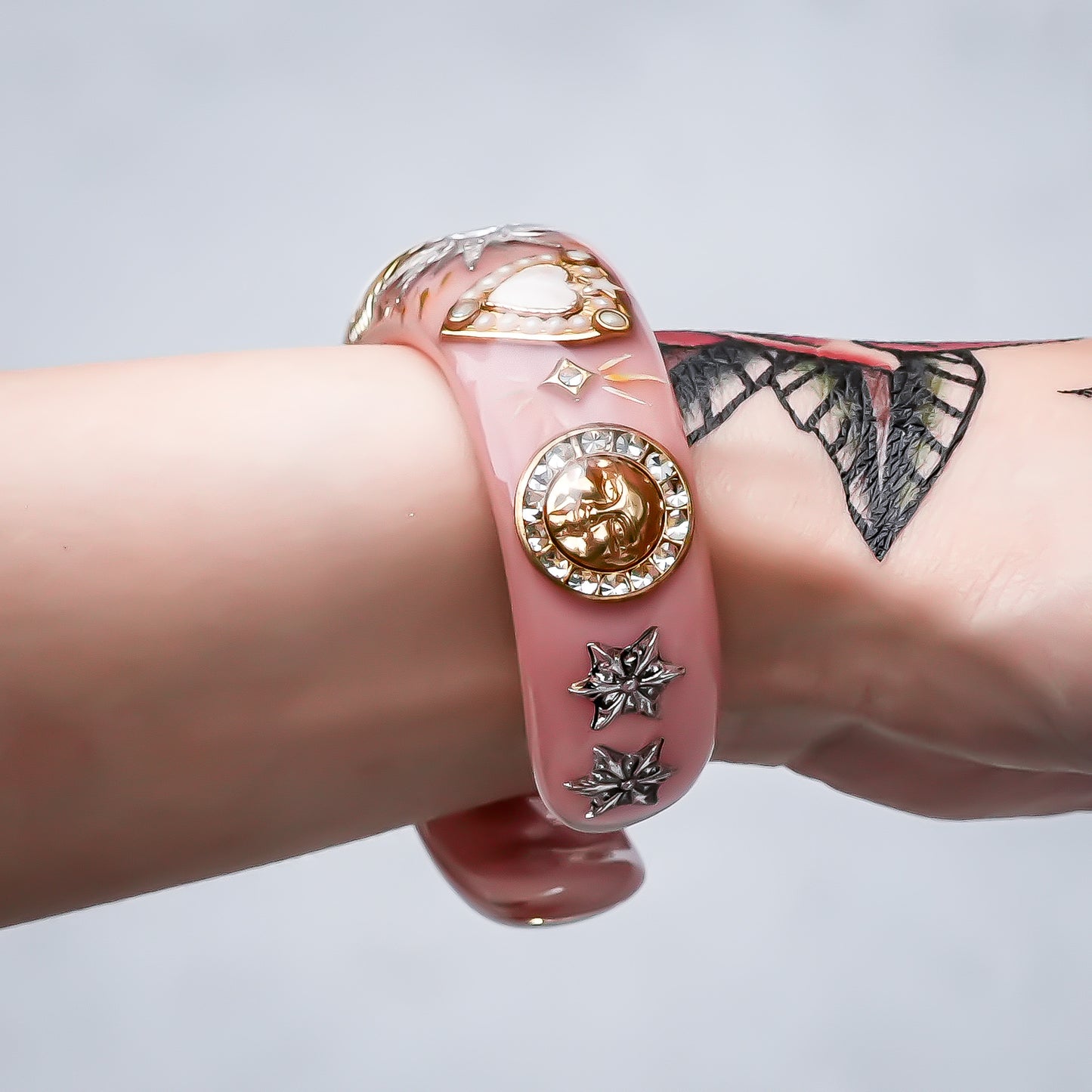 LOVE BRACELET / EYE / WHITE HEART / SMOKY PINK