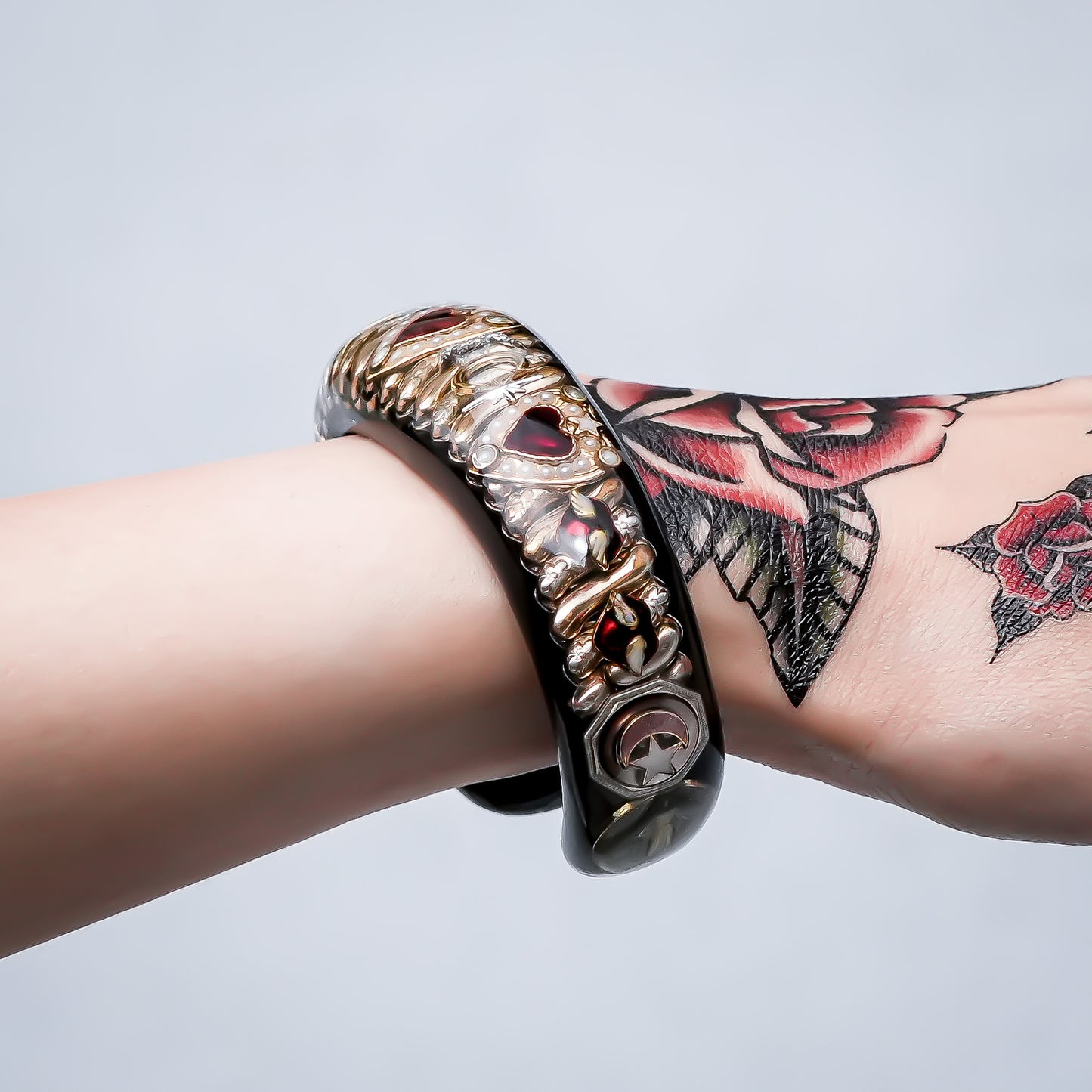 LOVE BRACELET / RED HEART / BLACK / GOLD