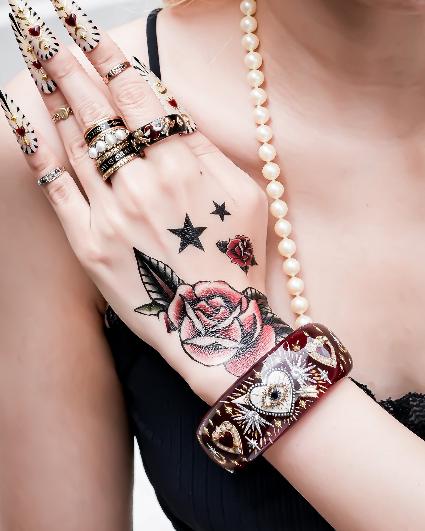 LOVE BRACELET / WHITE HEART / EYE / RED