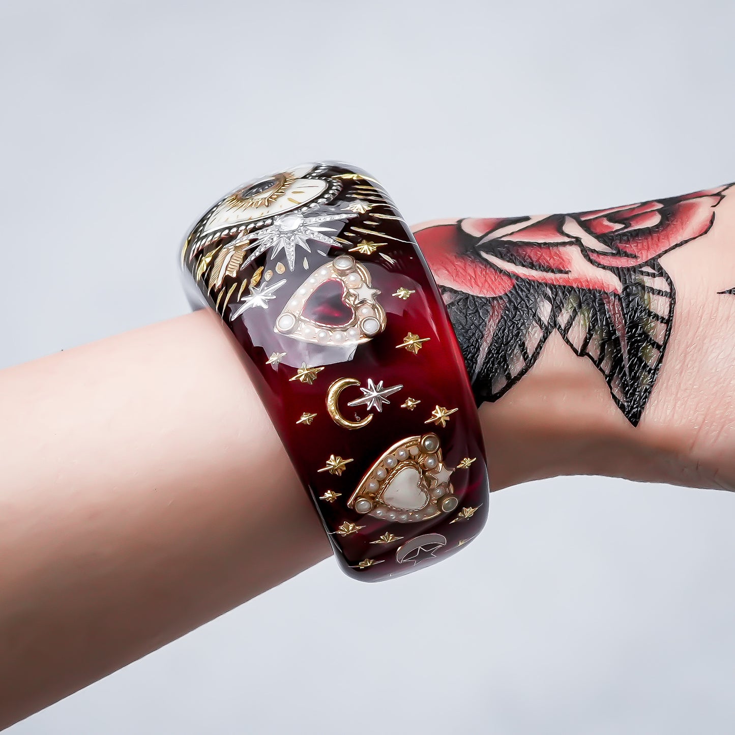 LOVE BRACELET / WHITE HEART / EYE / RED