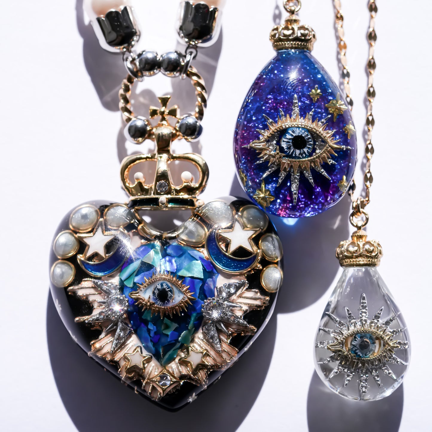 Blue omen heart eye necklace - blue green