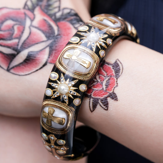 Sacred Cross Bracelet - Black × Pearl × Gold