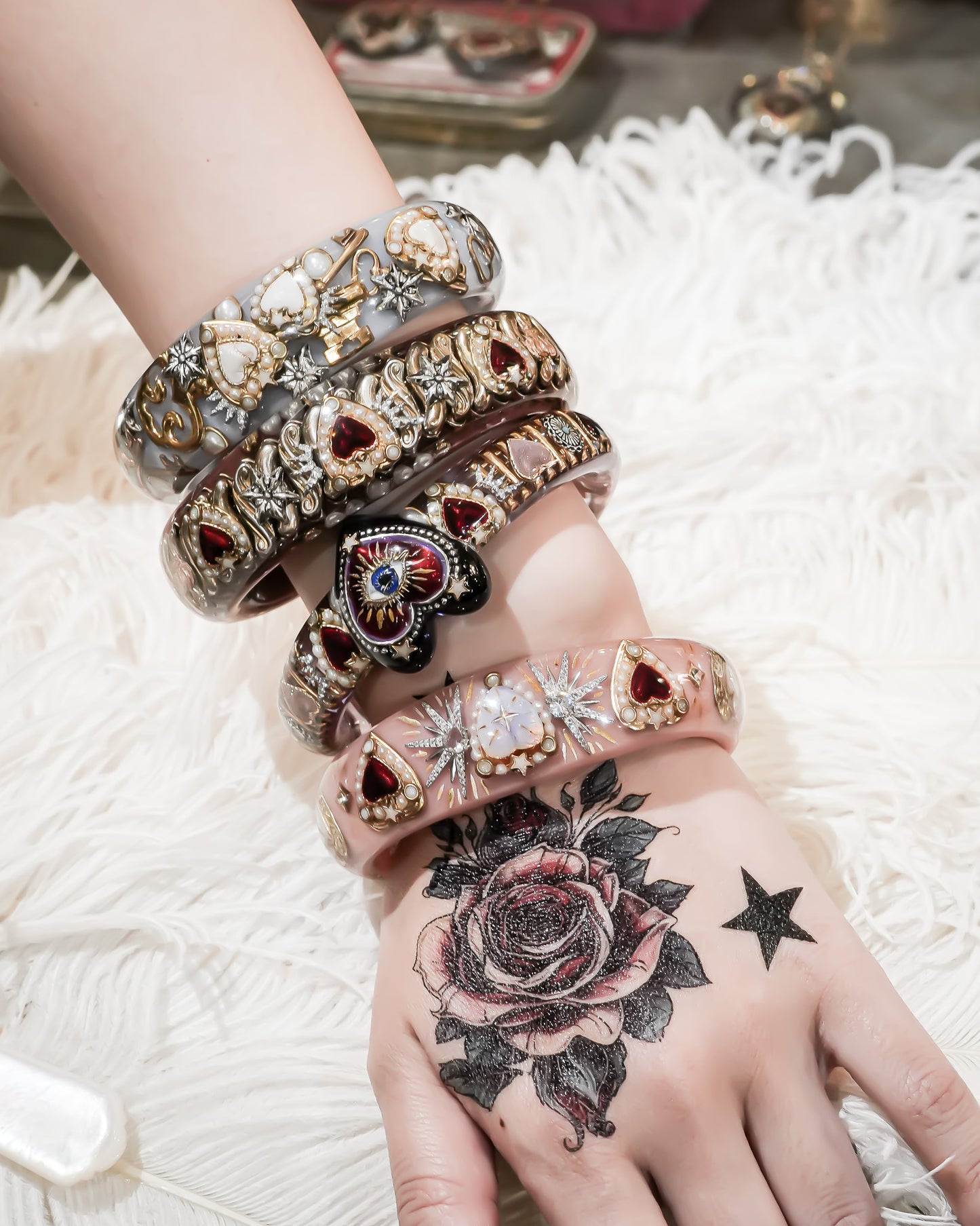 Sweet Heart Crown Bangle – Smoky Brown
