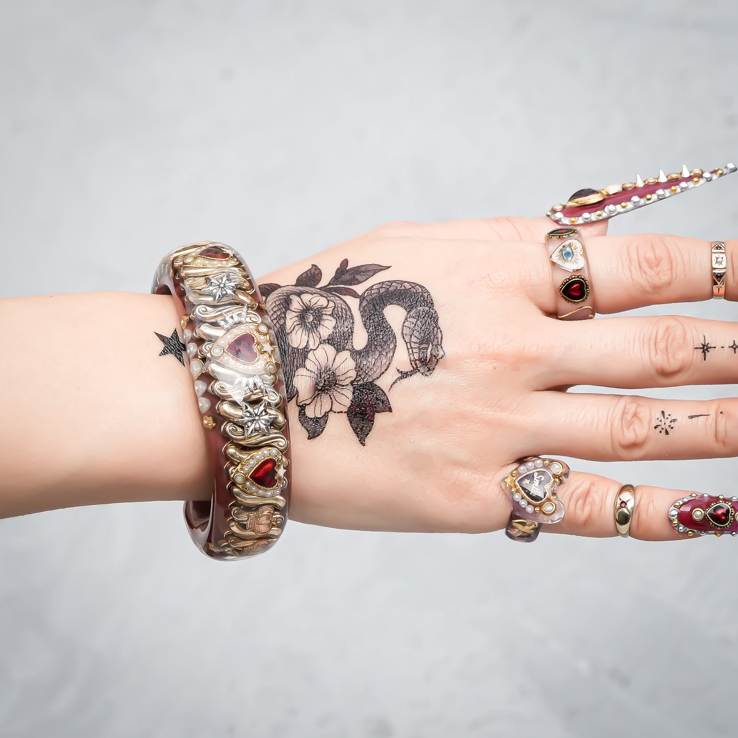 Sweet Heart Crown Bangle – Smoky Brown