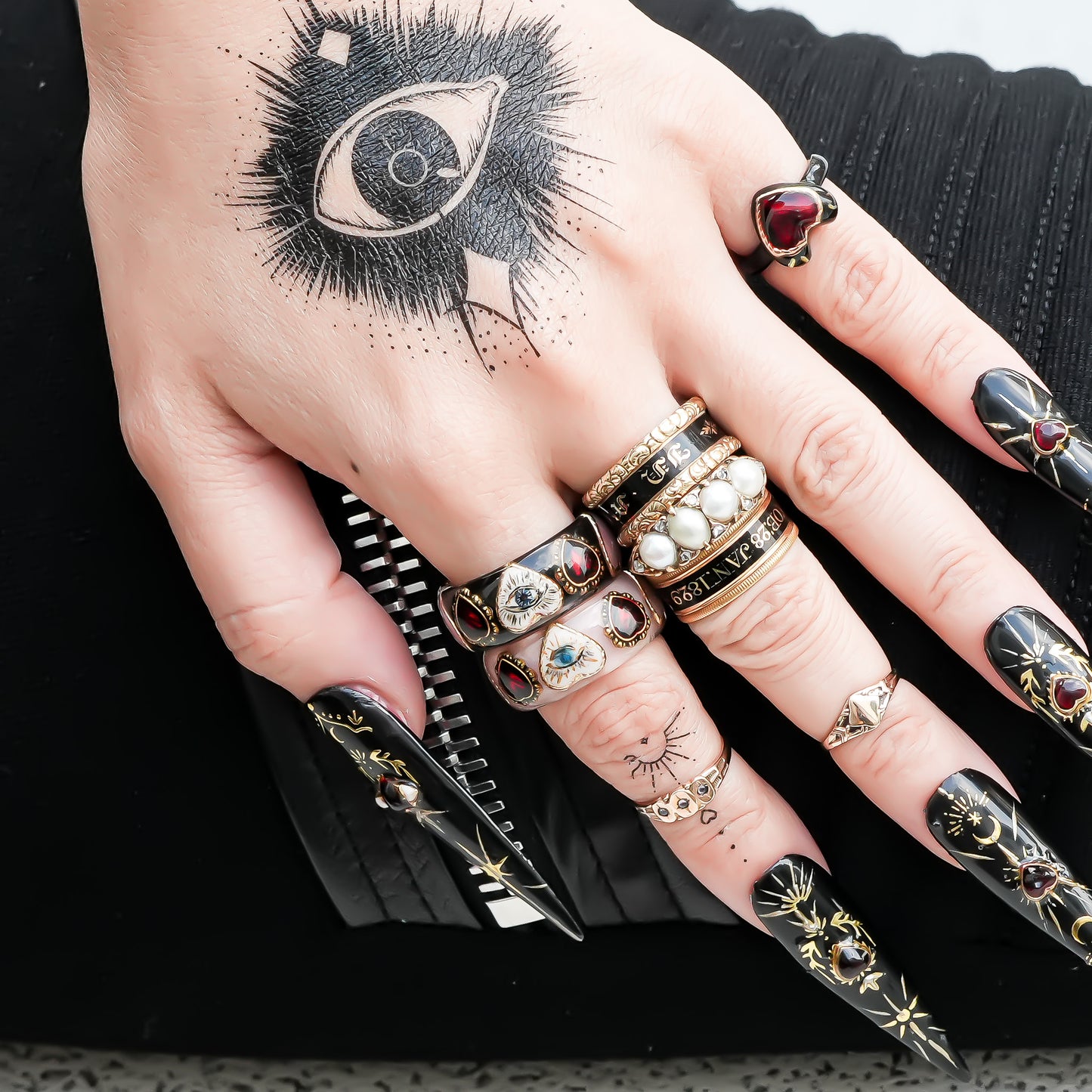 Mystic Eye Heart Ring – Jet Black / #10 #11 #18