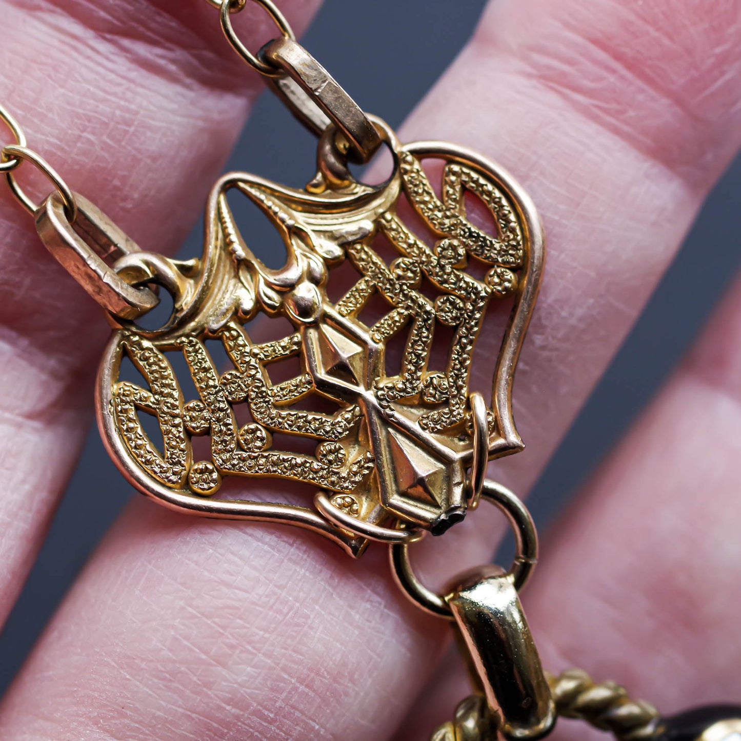 HEART NECKLACE / GOLD / BLACK / STAR