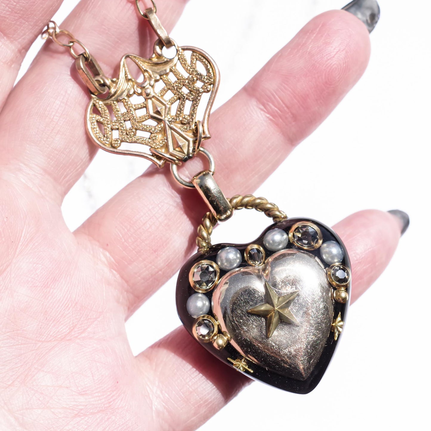 HEART NECKLACE / GOLD / BLACK / STAR