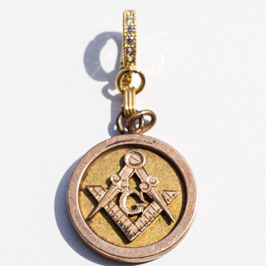 MASONIC CHARM / COMPASS / CIRCLE / 14KGF