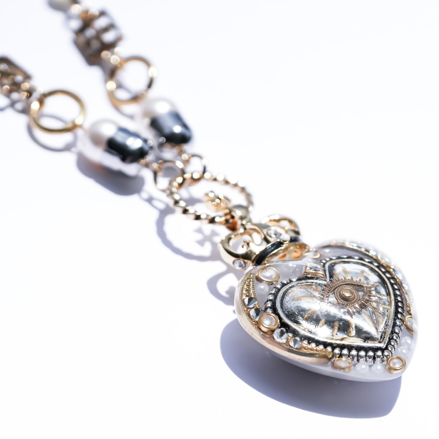 Crowned Silver Heart Eye Necklace - Silver × Gold × Pearl