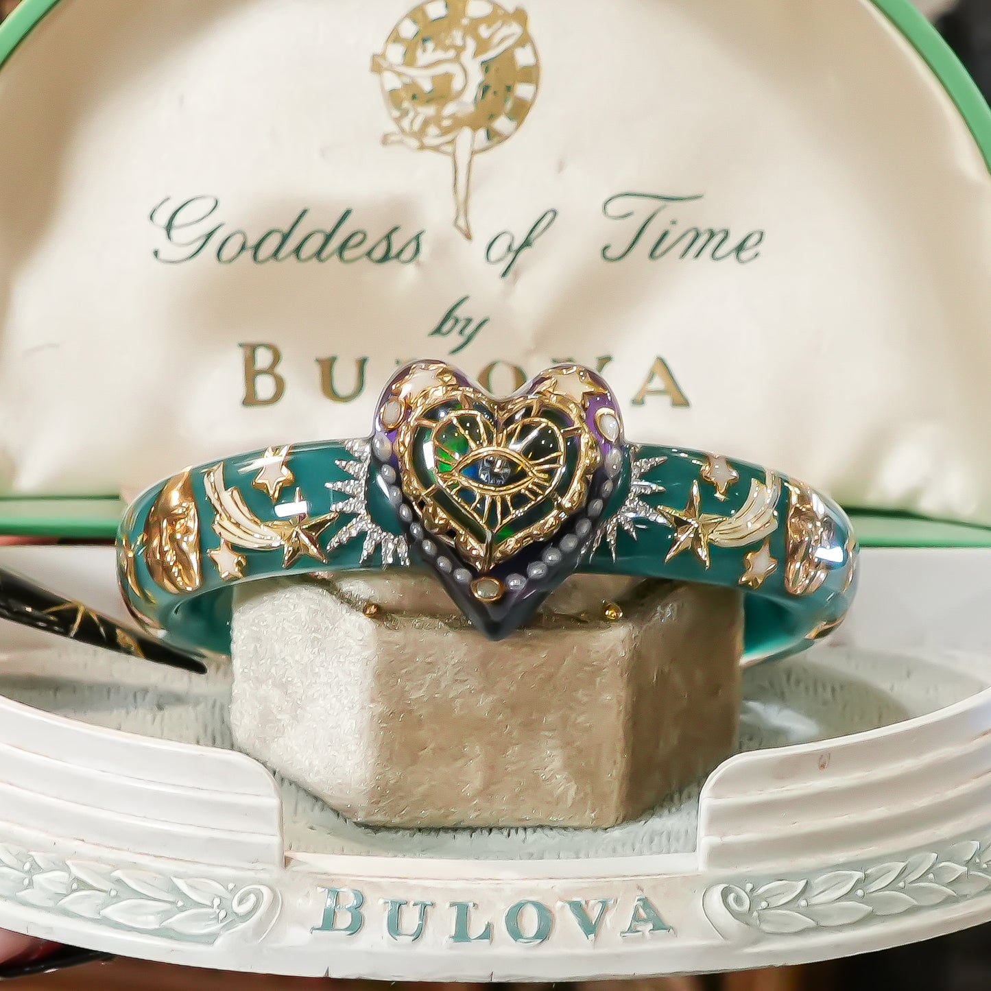 Eternal Vision Heart Bracelet – Green