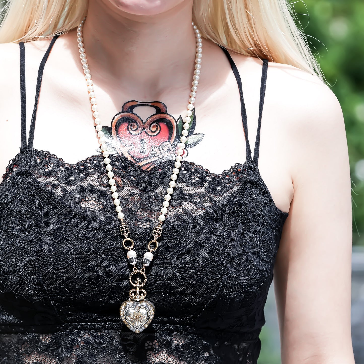 Crowned Silver Heart Eye Necklace - Silver × Gold × Pearl