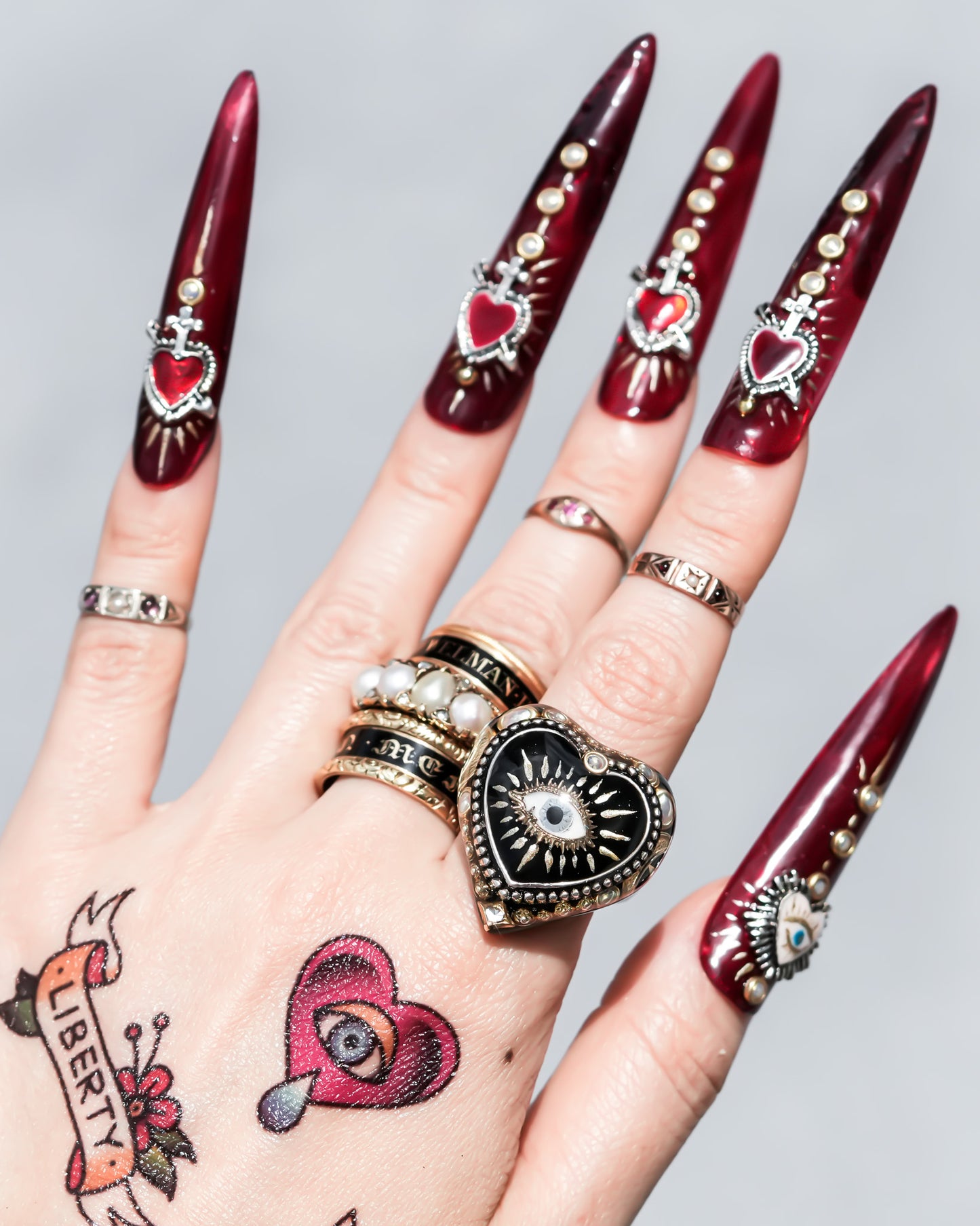 Black Heart Eye Ring - Black × Deep Crimson Red / #10