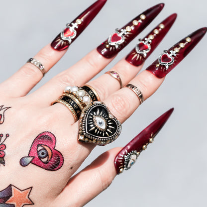 Black Heart Eye Ring - Black × Deep Crimson Red / #10