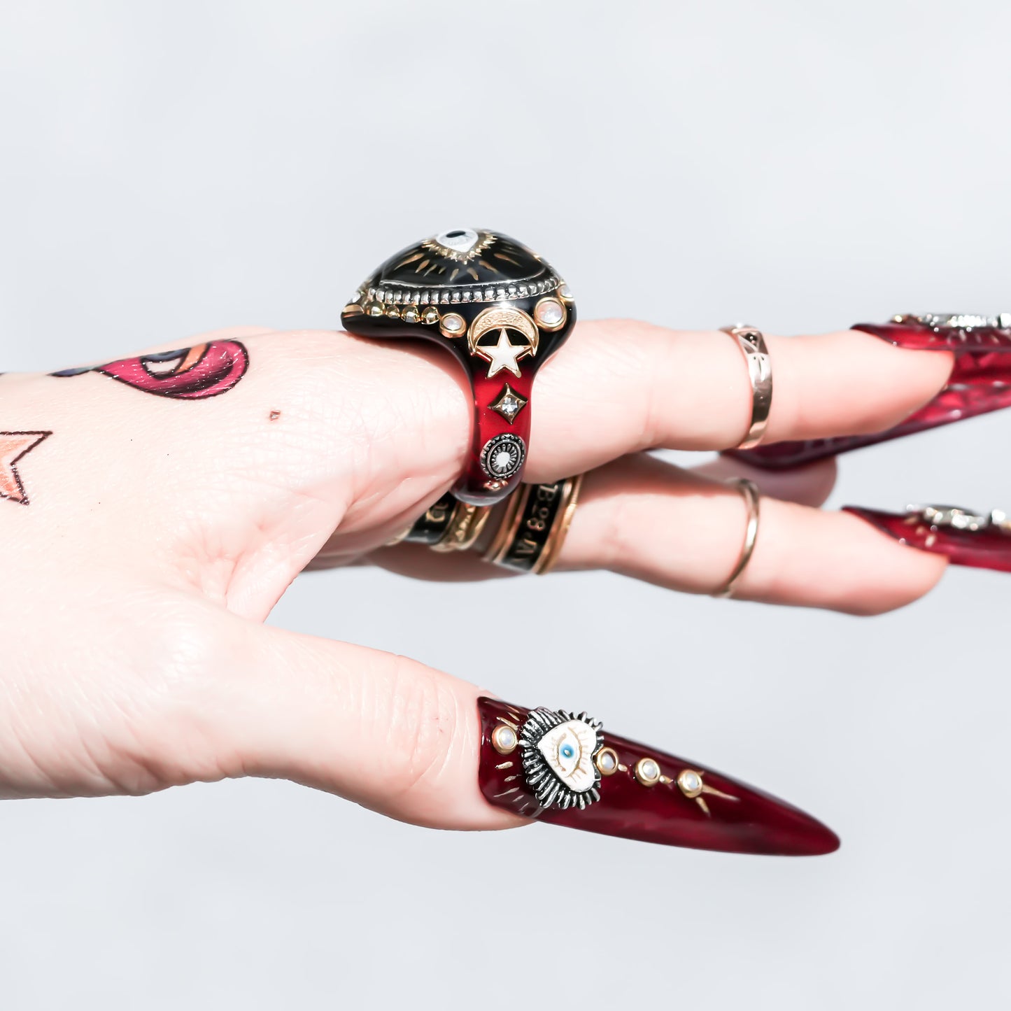Black Heart Eye Ring - Black × Deep Crimson Red / #10