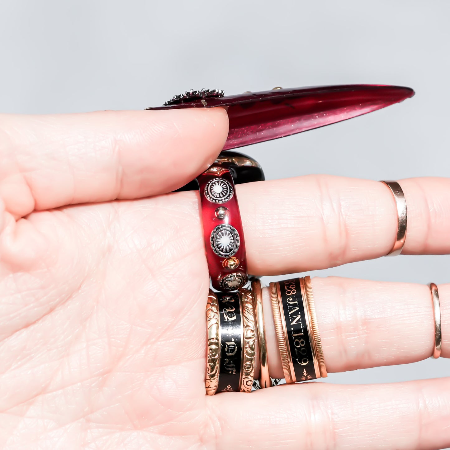 Black Heart Eye Ring - Black × Deep Crimson Red / #10