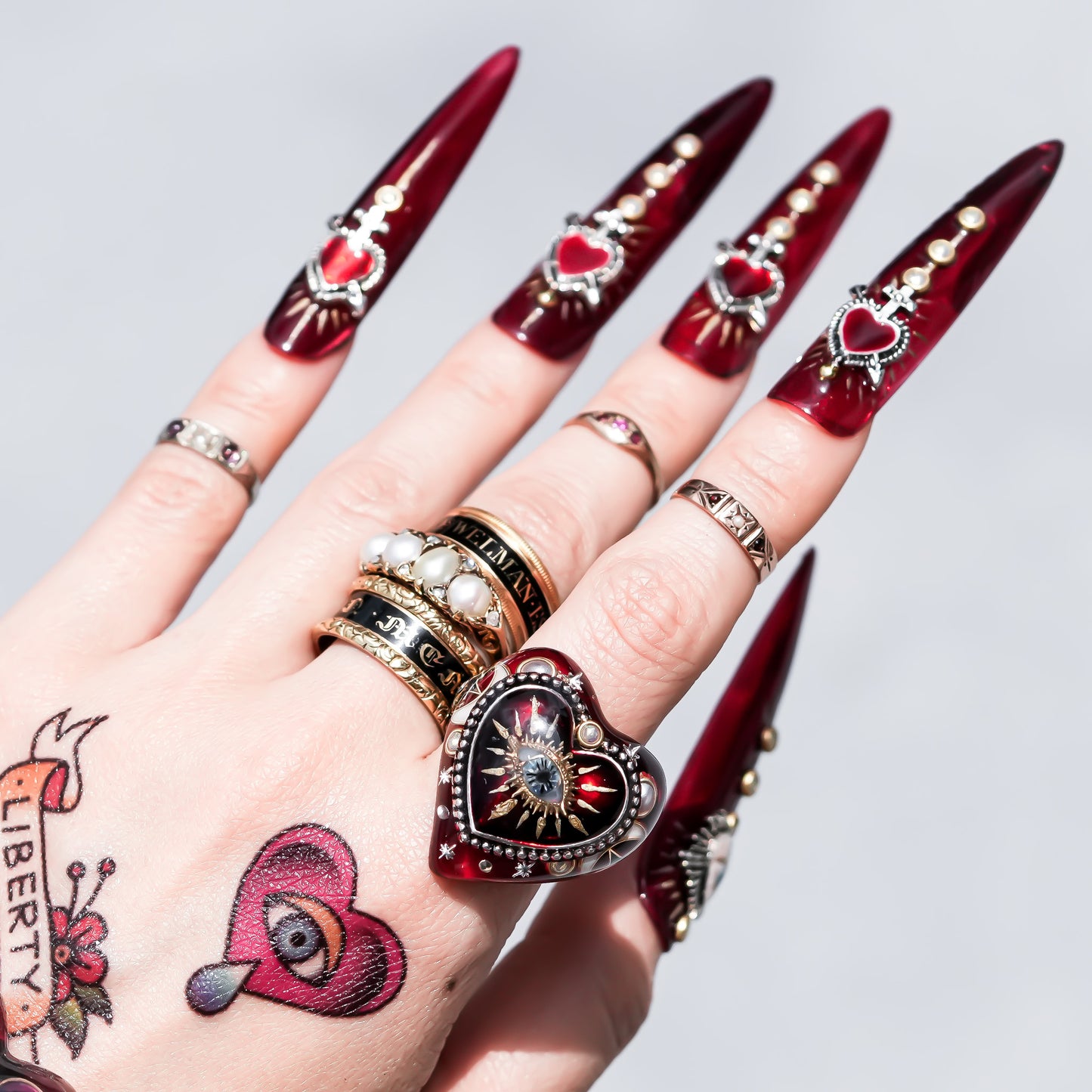 Deep Red Heart Eye Ring - Red × Black / #13