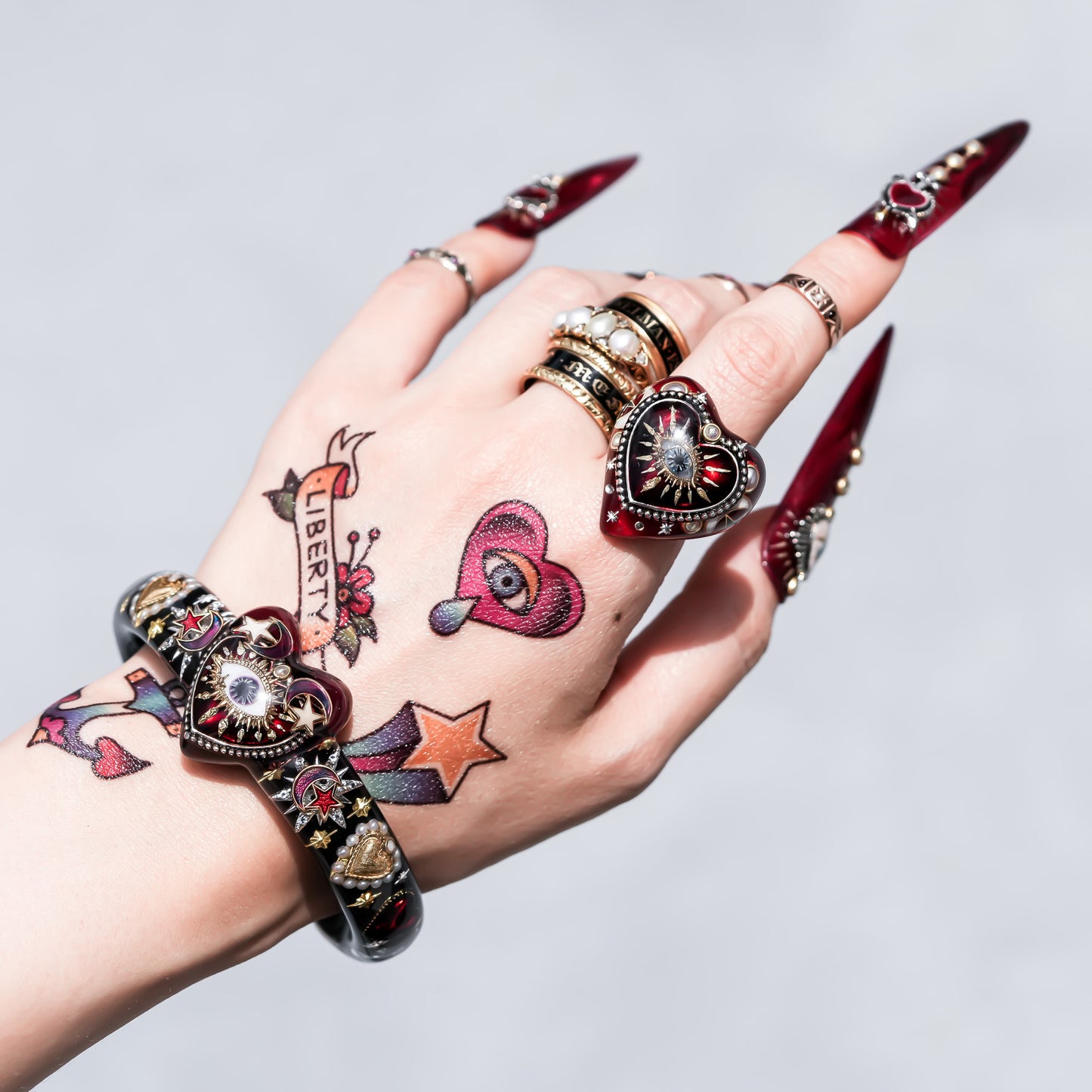 Deep Red Heart Eye Ring - Red × Black / #13
