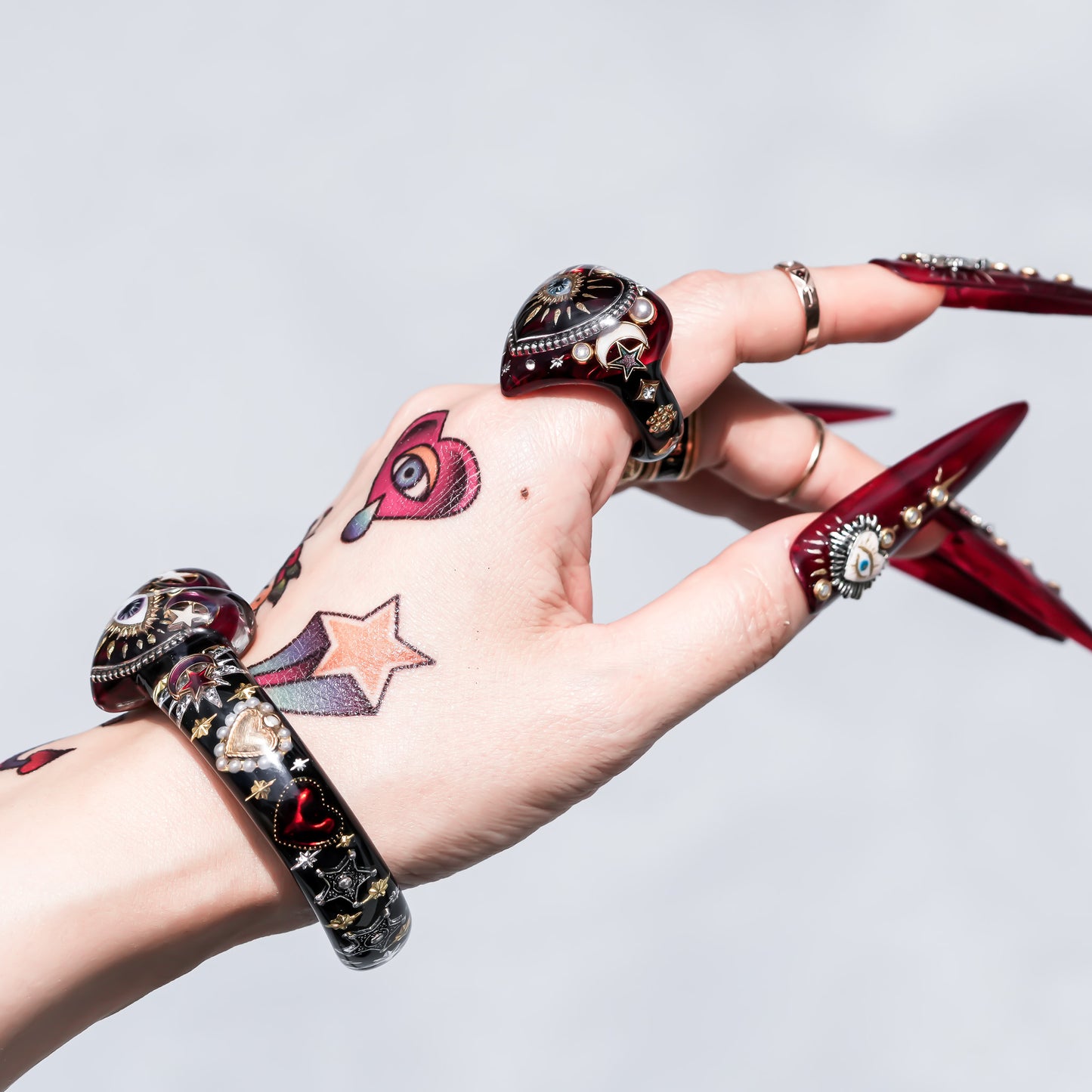 Deep Red Heart Eye Ring - Red × Black / #13