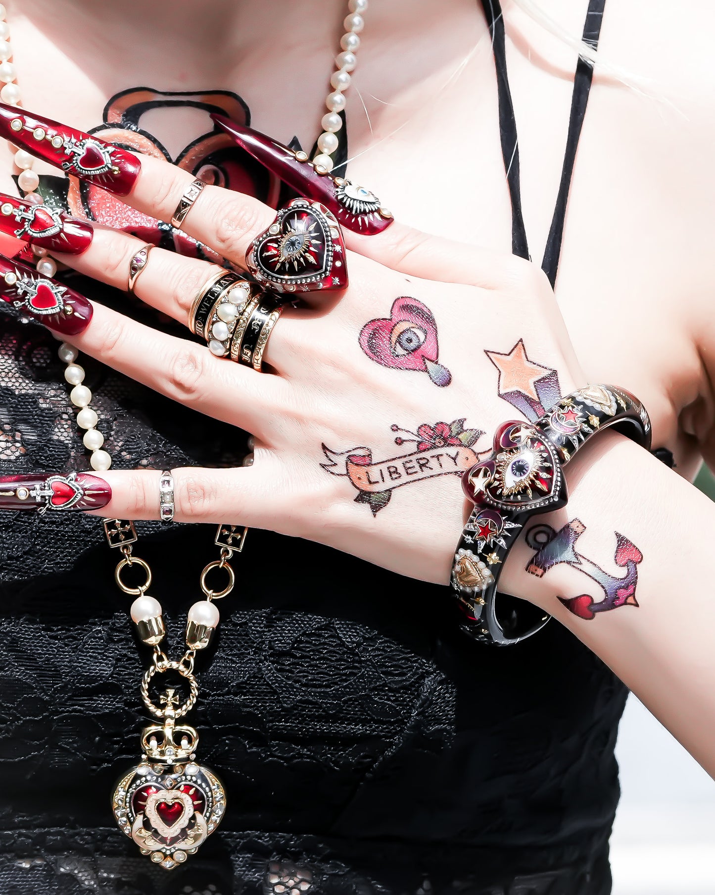Deep Red Heart Eye Ring - Red × Black / #13