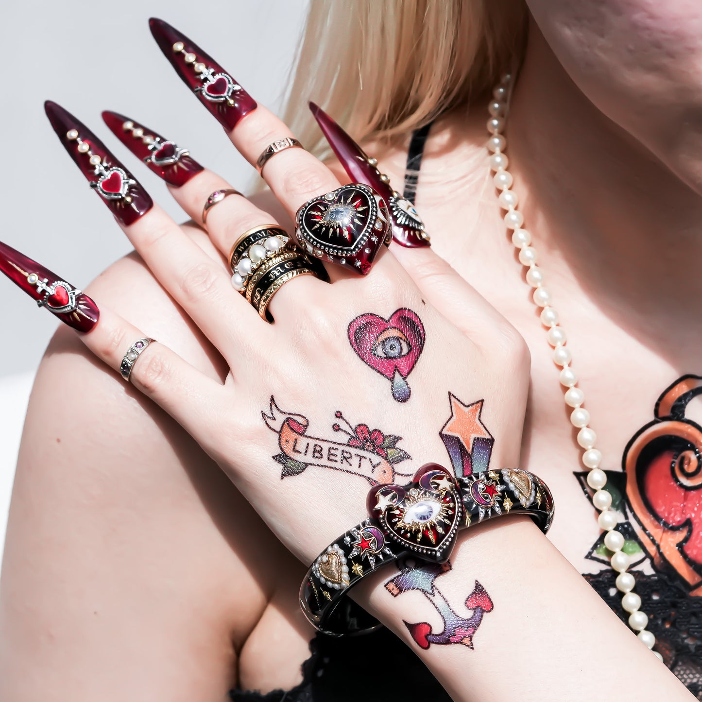 Deep Red Heart Eye Ring - Red × Black / #13