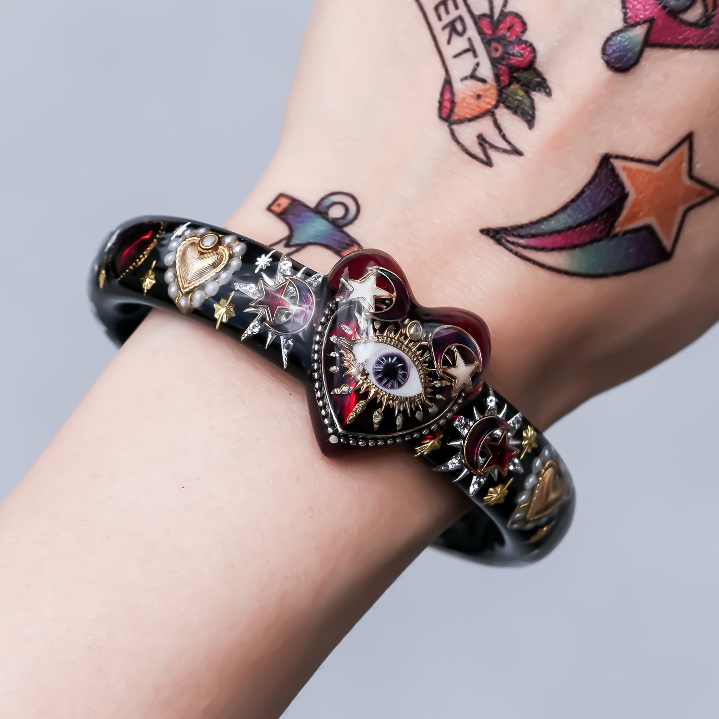 Mystic Heart Eye Bracelet - Black × Dark Rose Red