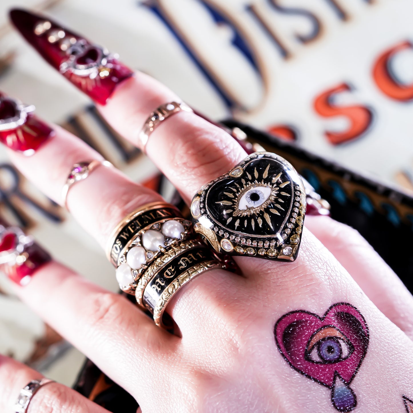 Black Heart Eye Ring - Black × Deep Crimson Red / #10