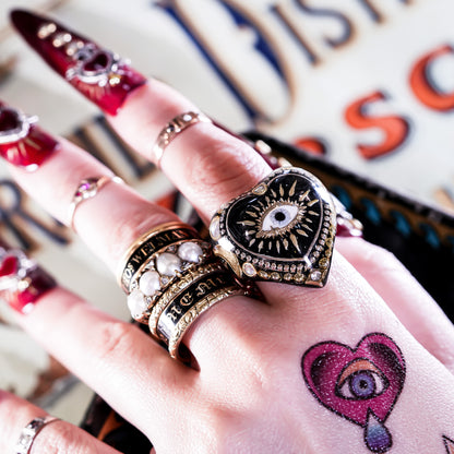 Black Heart Eye Ring - Black × Deep Crimson Red / #10