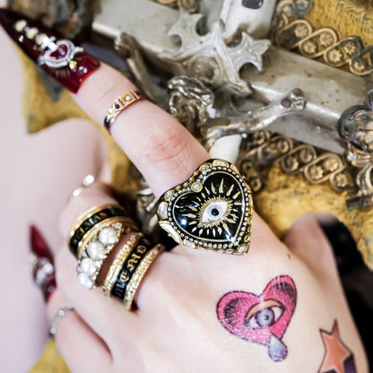Black Heart Eye Ring - Black × Deep Crimson Red / #10