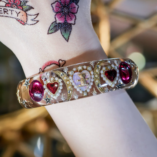 Little Bear’s Treasure Bracelet – Clear × Magenta Pink