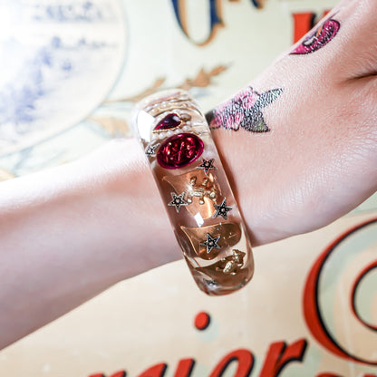 Little Bear’s Treasure Bracelet – Clear × Magenta Pink