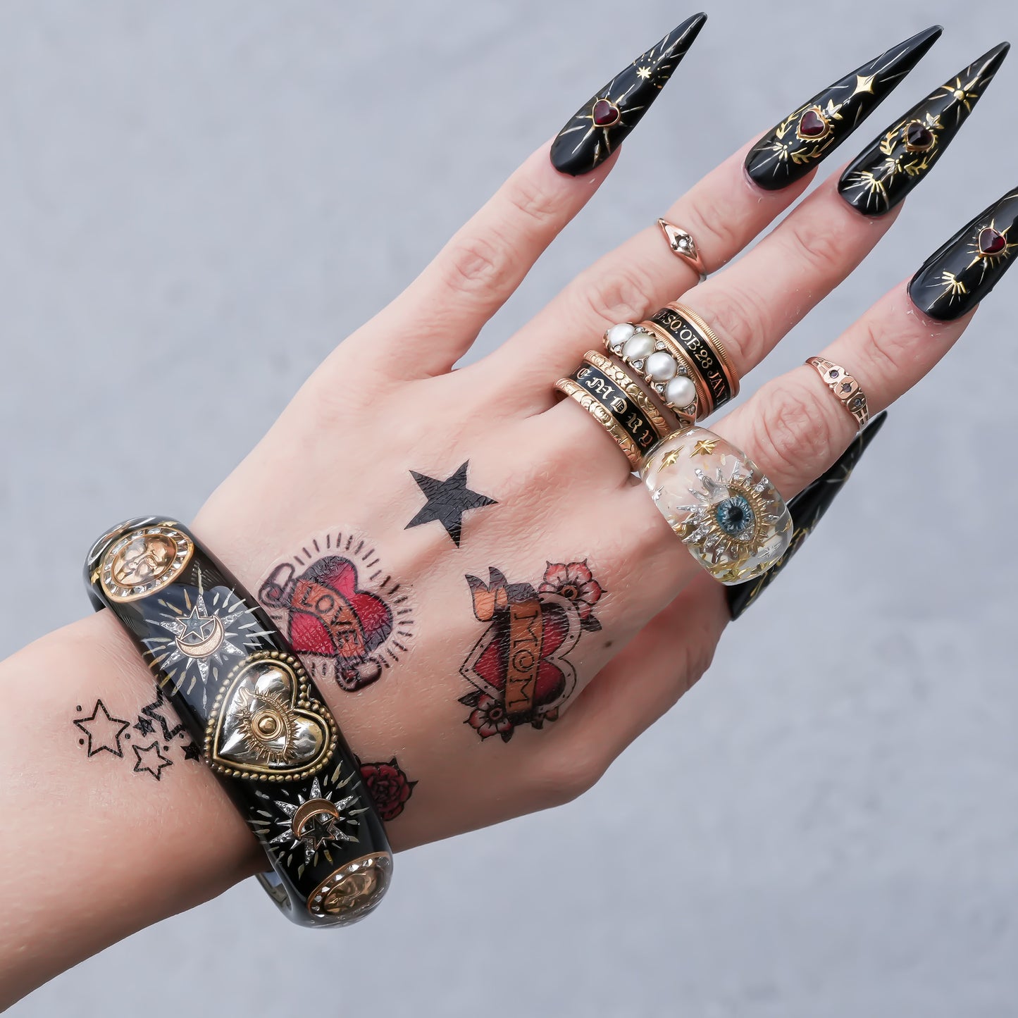 Mystic Eye Heart Bracelet - Black