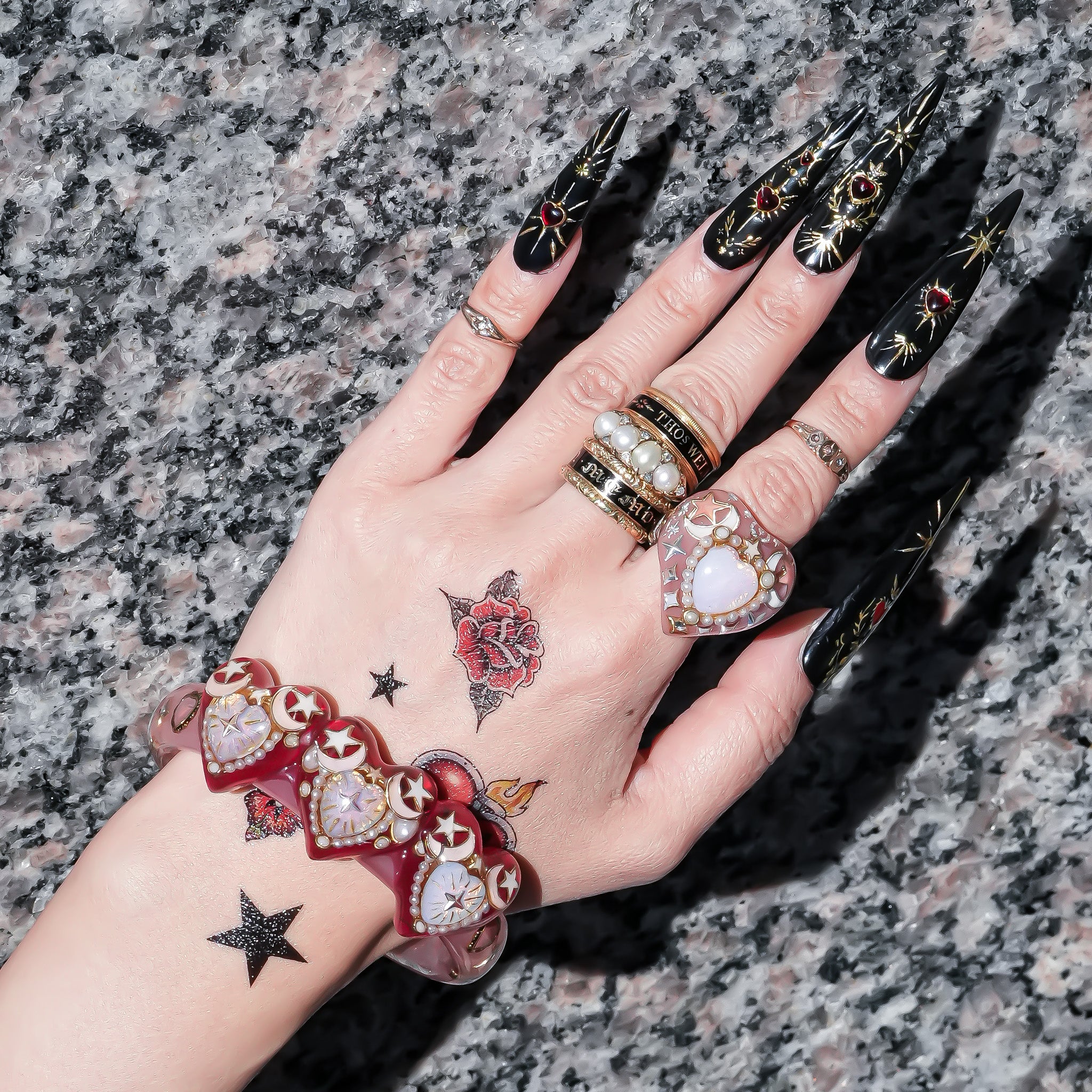 RUKA ハートモチーフ ブレスレット Triple celestial heart bracelet - pink – RUKA