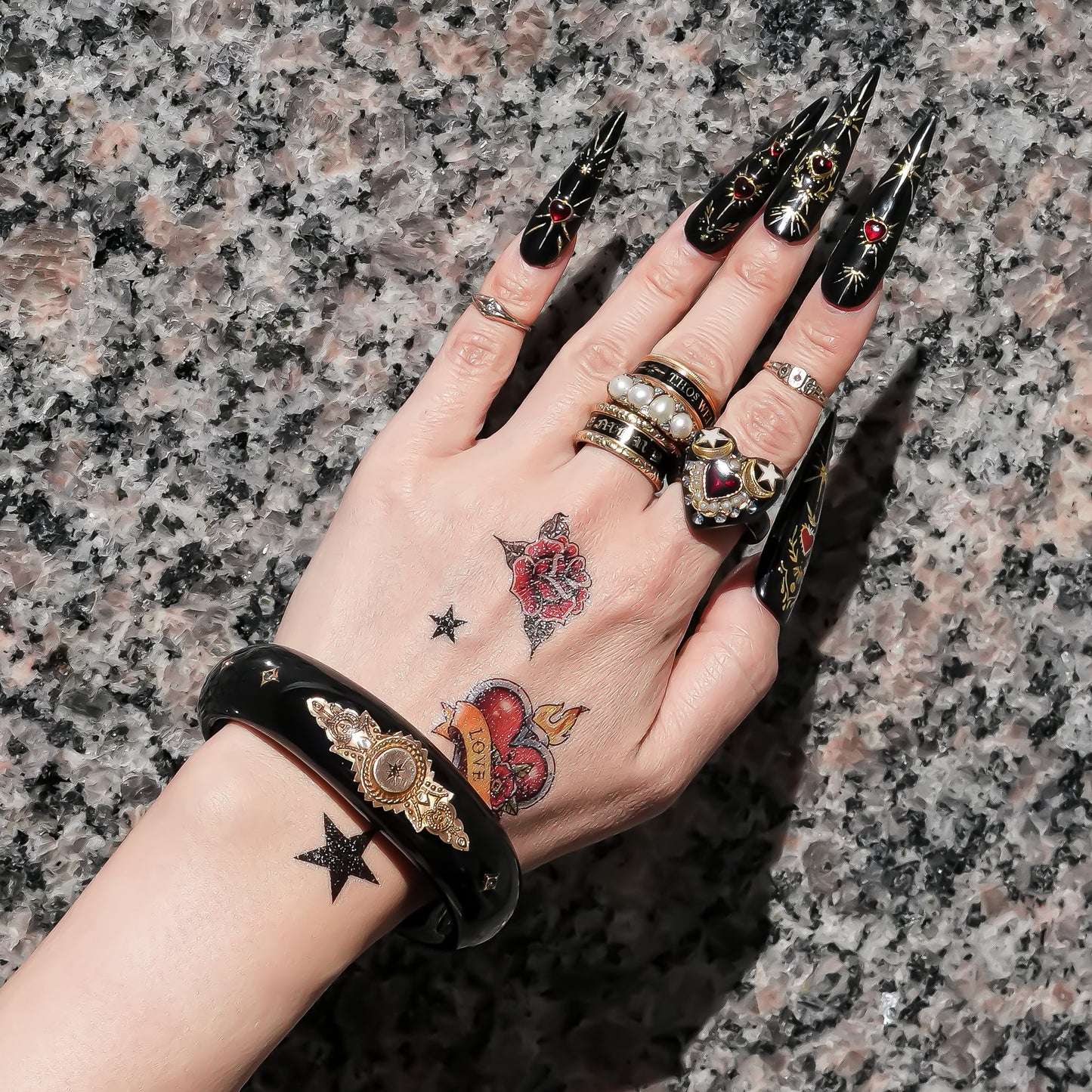 Wide Eternal Victorian Gold Relic Bracelet - Black / 18kgold